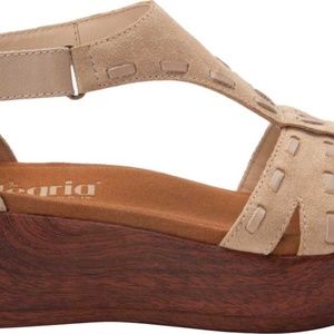 Alegria Tova NWOT Tan Suede T-Strap Wedges Sz 39/9